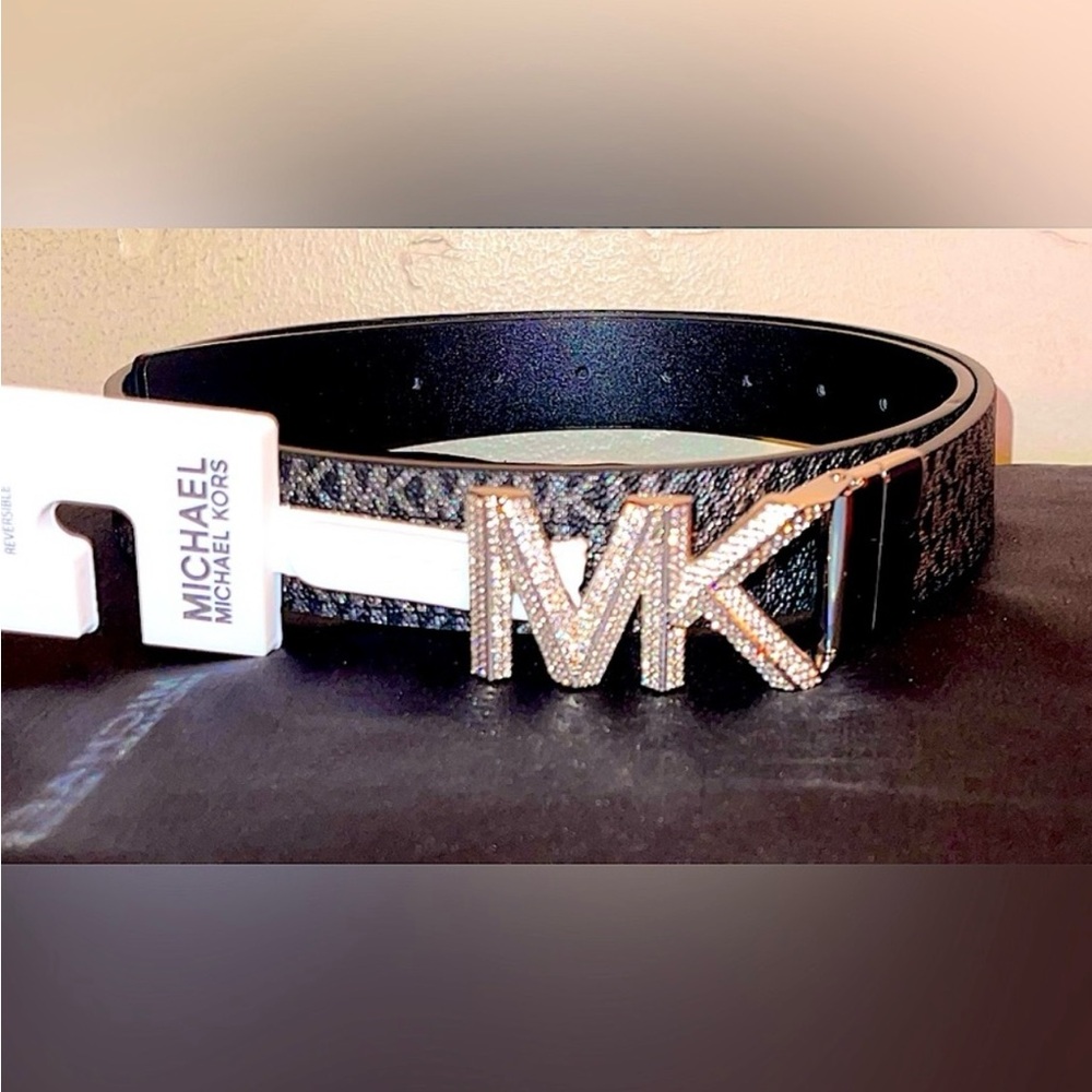 Michael Kors Belt (Reversible) - Picture 2 of 2